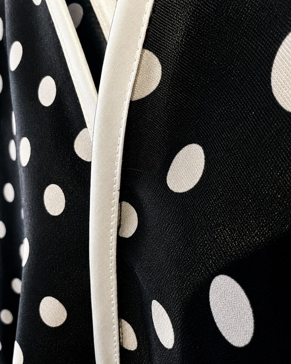 blouse coloris marine à pois blanc - details finitions
